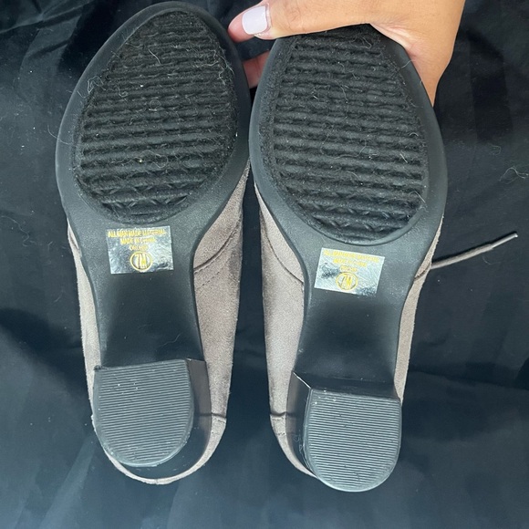 Women’s grey lace up bootie size 7 US - Picture 5 of 6